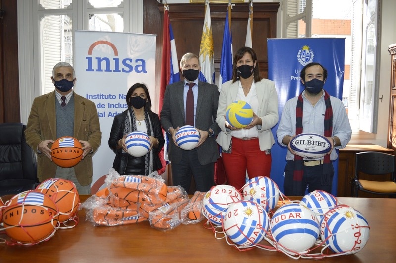 Eduardo Ulloa, Bauzá donación de pelotas