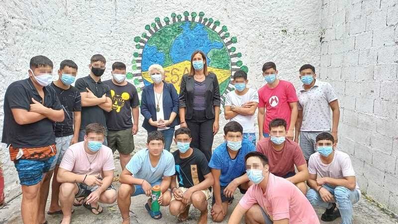 Jóvenes con de Olivera y Pérez