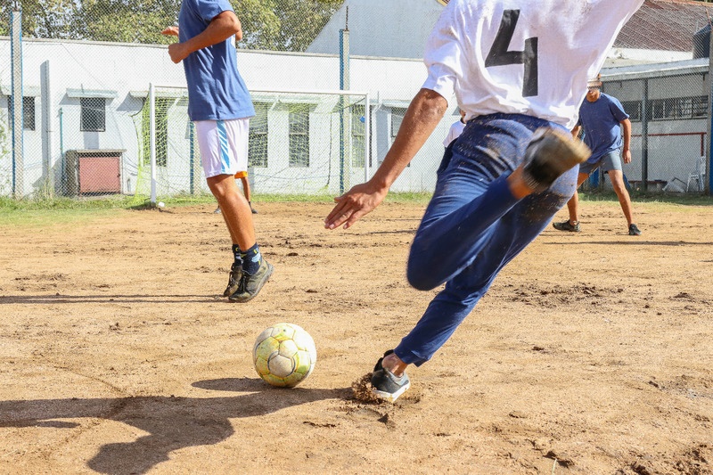 Pegando a la pelota