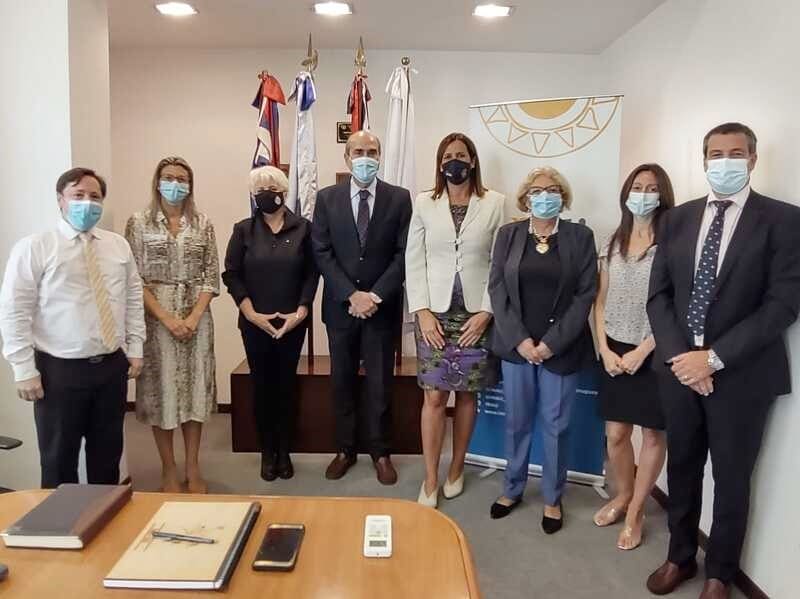 Presidente Rosanna de Olivera,Directora Rosario Pérez, Dr. Pablo Abdala y equipo de trabajo