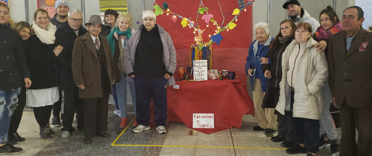 Adultos mayores y jóvenes