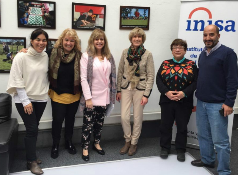 Gabriela Fulco, Esther Policar y presentantes del Centro Latinoamericano de Aprendizaje y Servicio Solidario