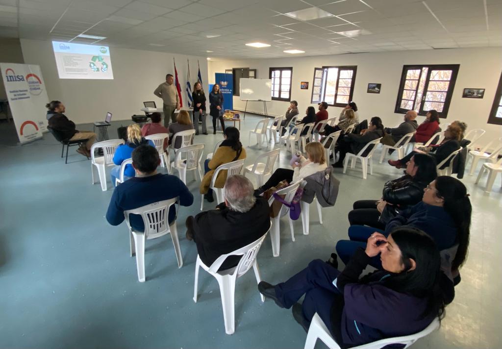 Participantes del taller de reciclaje